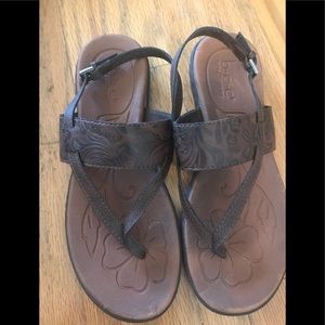 Born sandals for woman. Size 8